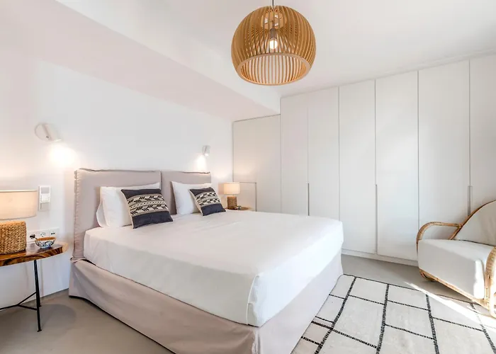 Bohemian Blue - 7 Bdrm - In 200m - Mg