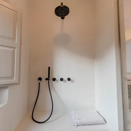 Bohemian Blue - 7 Bdrm - In 200m - Mg