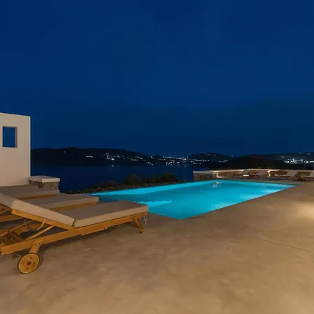 Bohemian Blue - 7 Bdrm - In 200m - Mg Villa *