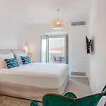 Bohemian Blue - 7 Bdrm - In 200m - Mg Villa *