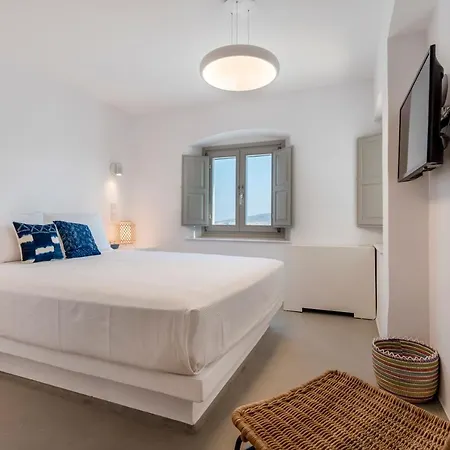 Bohemian Blue - 7 Bdrm - In 200m - Mg