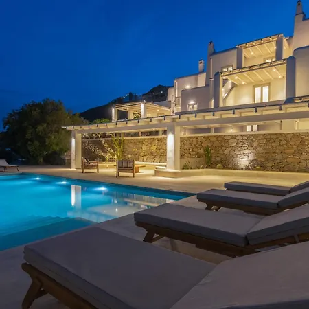 Bohemian Blue - 7 Bdrm - In 200m - Mg *